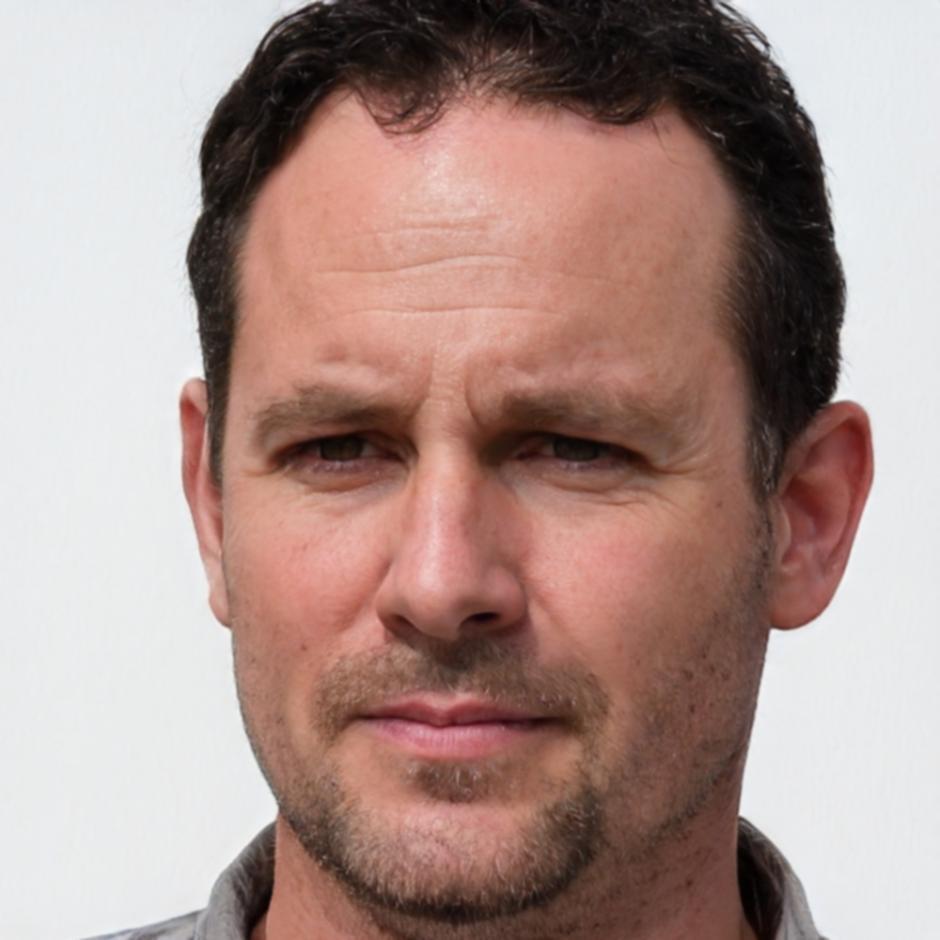 Oskar Peltonen, Strategieberater bei pariqelanos